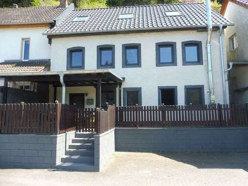 Haus zum Kaufen in Birresborn 129.000 € 130 m²