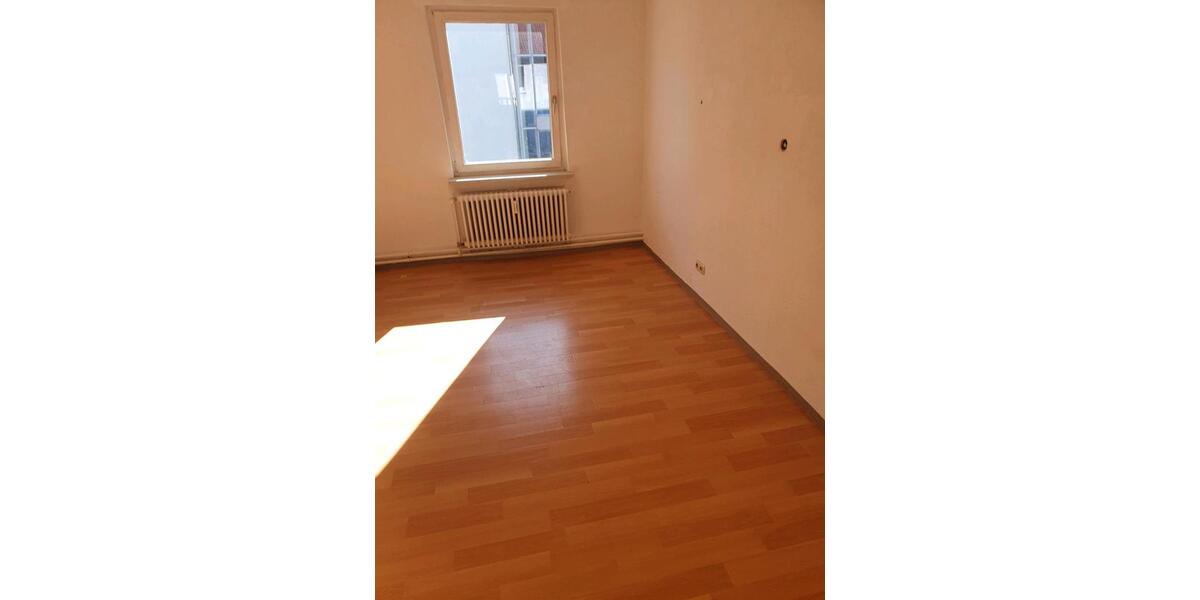 Etagenwohnung Freiburg im Breisgau - 4 Zimmer, 100 m&sup2;, 350&euro; | Angebot:26297530