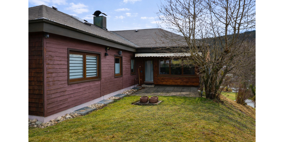 Bungalow Titisee-Neustadt Neustadt - 6 Zimmer, 175 m&sup2;, 450.000&euro; | Angebot:25173327