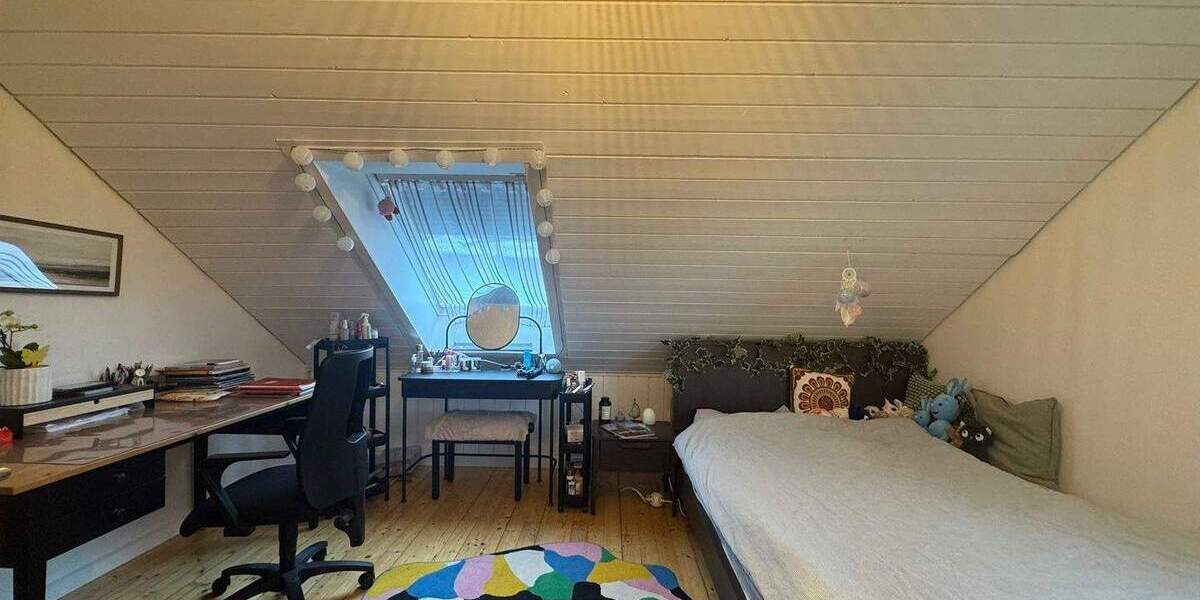 Einfamilienhaus Friedrichsdorf - 8 Zimmer, 224 m&sup2;, 2.900&euro; | Angebot:24708475