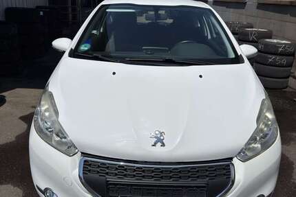 Peugeot 208 132.000 km 2.350 &euro; Böblingen 71034