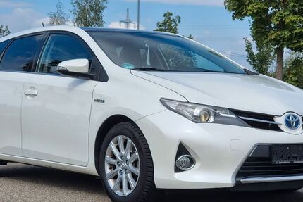 Toyota Auris 81.000 km 14.896 &euro; München - Aubing-Lochhausen-La 81249