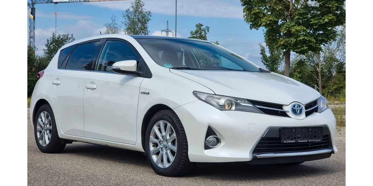 Toyota Auris 81.000 km 14.896 &euro; München - Aubing-Lochhausen-La 81249