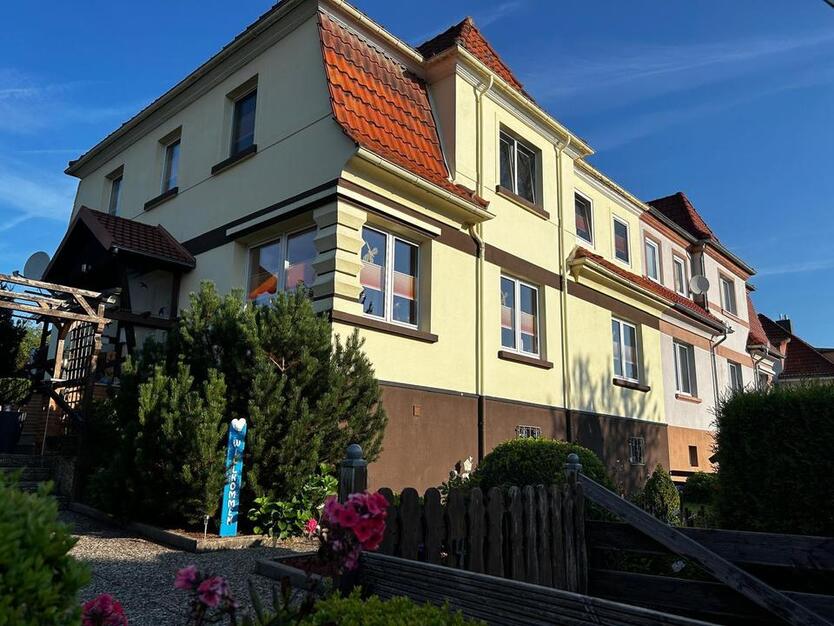 Ein Zweifamilienhaus gegen Gebot zimmer