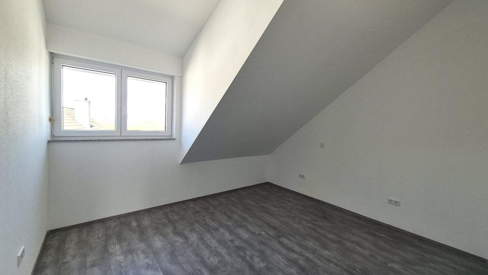 Dachgeschoßwohnung Bad Neustadt an der Saale - 2 Zimmer, 74 m&sup2;, 780&euro; | Angebot:26399602