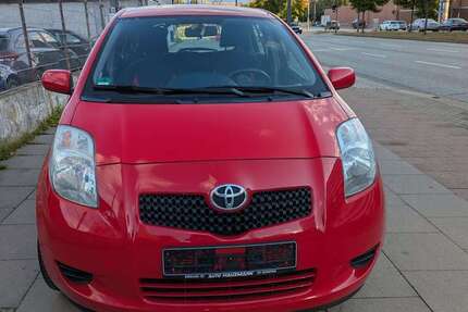 Toyota Yaris 136.568 km 2.450 € Hamburg 20097