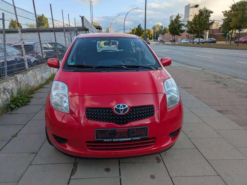 Toyota Yaris 136.568 km 2.450 € Hamburg 20097