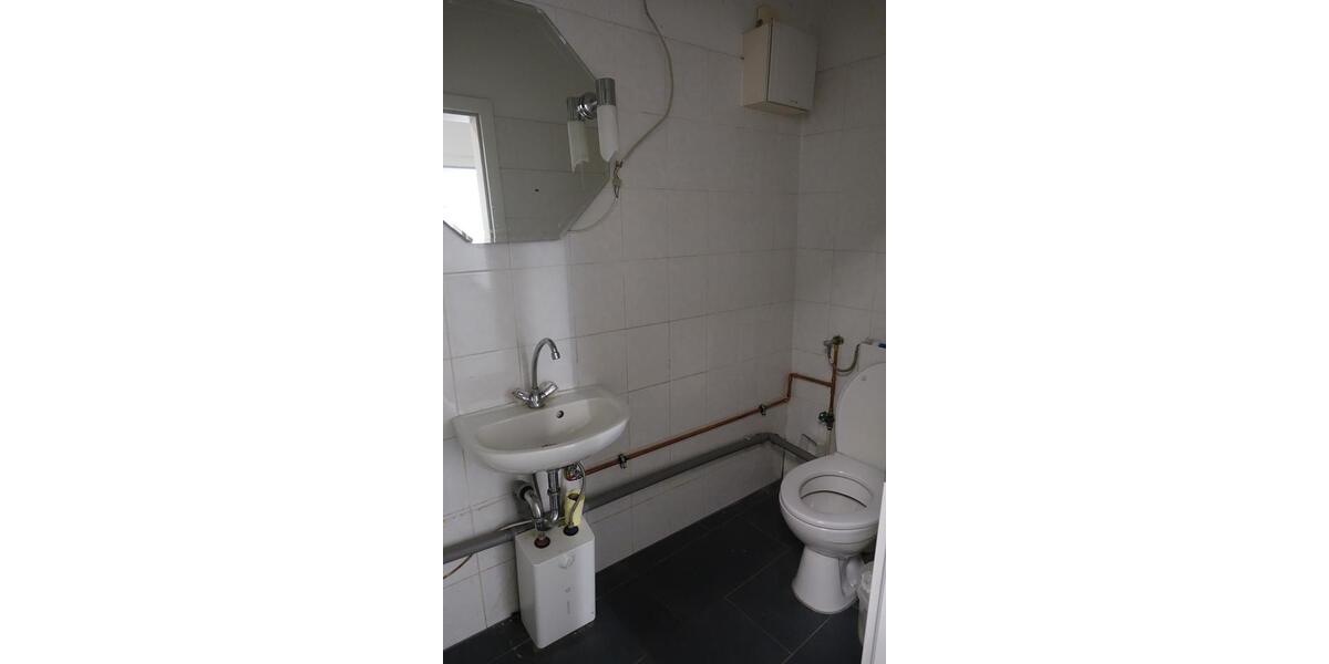 Ladengeschäft im Eingangsbereich zur Fußgängerzone zimmer