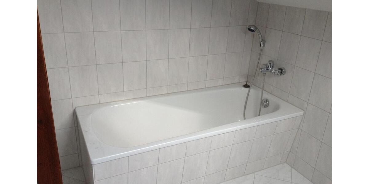 Dachgeschoßwohnung Ingolstadt Münchener Straße - 4 Zimmer, 95 m&sup2;, 1.290&euro; | Angebot:25509704