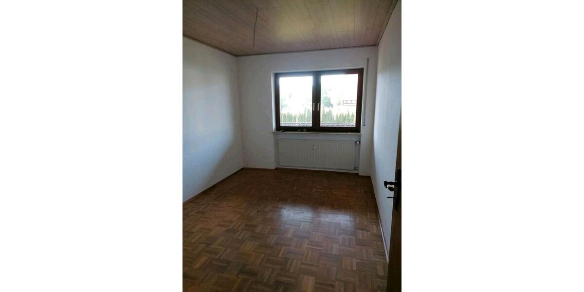 Etagenwohnung Buchen (Odenwald) - 4 Zimmer, 130 m&sup2;, 1.400&euro; | Angebot:26039053