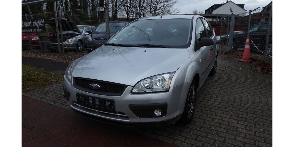 Ford Focus 122.000 km 3.490 &euro; Duisburg 47249
