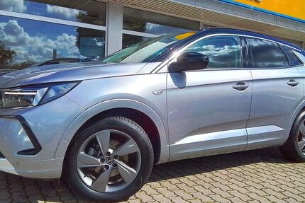 Opel Grandland (X) 28.821 km 33.990 € Schönebeck (Elbe) 39218