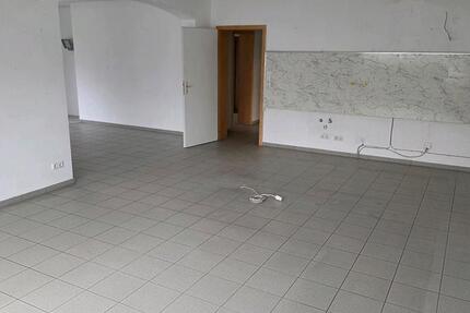 Büro, Wohnung mit Terrasse , Halle in 61138 gewerblich zu vermie zimmer