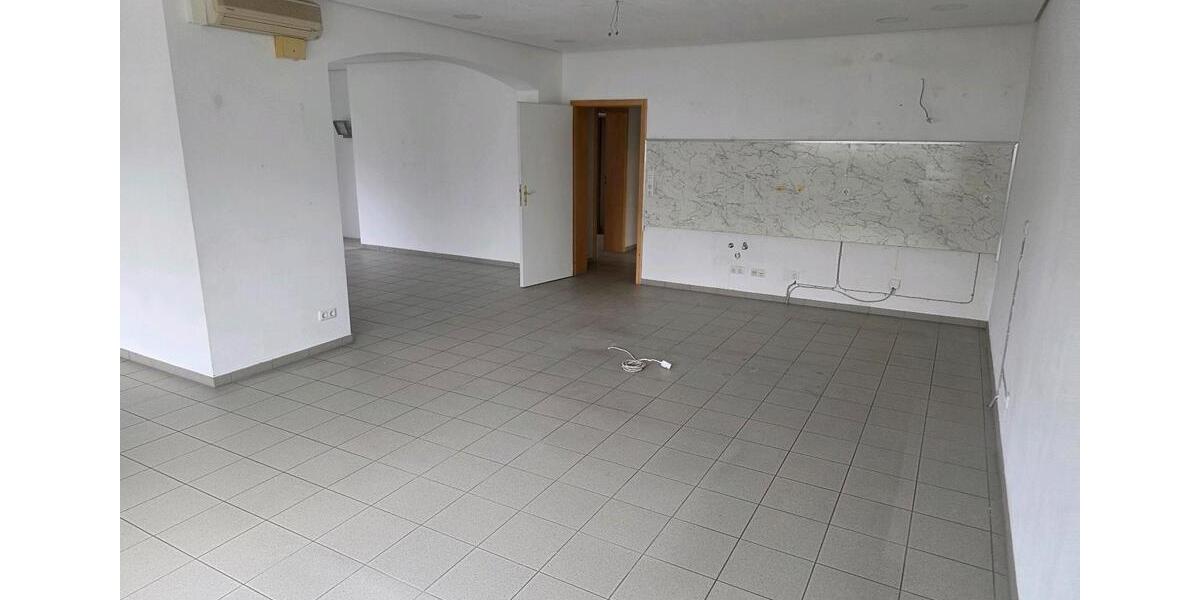 Büro, Wohnung mit Terrasse , Halle in 61138 gewerblich zu vermie zimmer