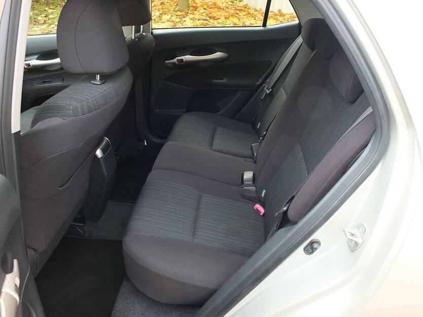 Toyota Auris 1.6i BLACK WEEK 25: SOL ALLE INSPEKTIONEN GA 174.885 km 4.908 € Köln 50858