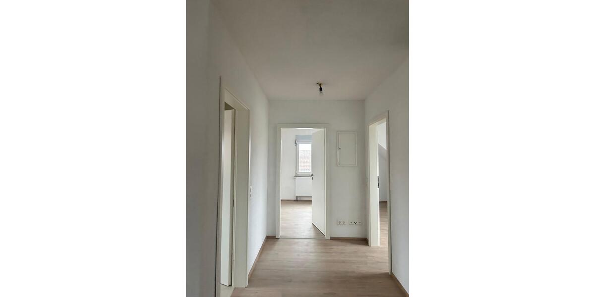 Kernsarnierte 3-Zimmer-Dachgeschosswohnung – ca. 70 m² 3 zimmer