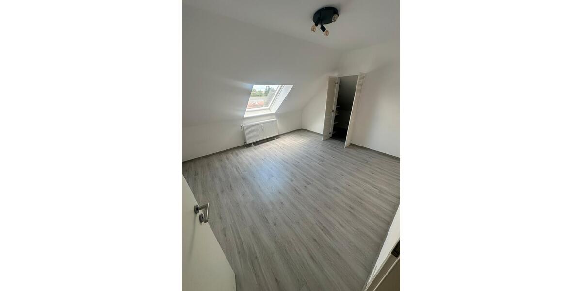 Dachgeschoßwohnung Garbsen Berenbostel - 3 Zimmer, 77 m&sup2;, 229.000&euro; | Angebot:25554224