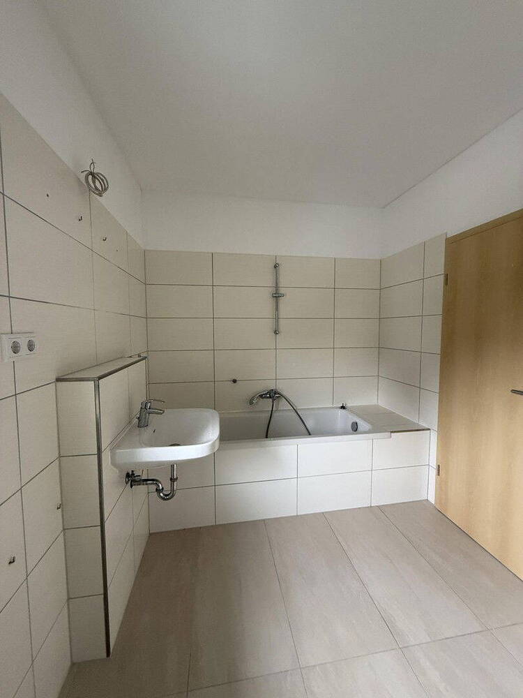 Modernes Doppelhaus 3 Schlafzi, Hobbyraum, Wohnzi, Garten, 2 Stellpl, BJ 2020, Fussbodenheizung