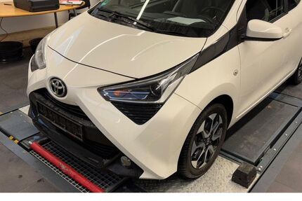 Toyota Aygo (X) 49.000 km 12.690 € Bensheim 64625