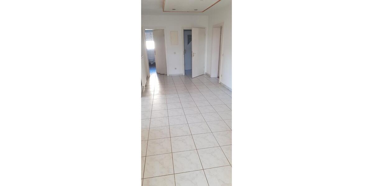 Dachgeschoßwohnung Bruck in der Oberpfalz - 3.5 Zimmer, 90 m&sup2;, 600&euro; | Angebot:25445179