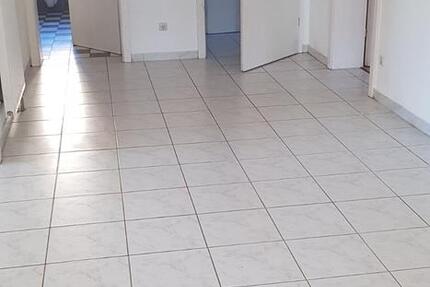 Wohnung Bruck in der Oberpfalz - 3.5 Zimmer, 90 m&sup2;, 600&euro; | Angebot:25445179