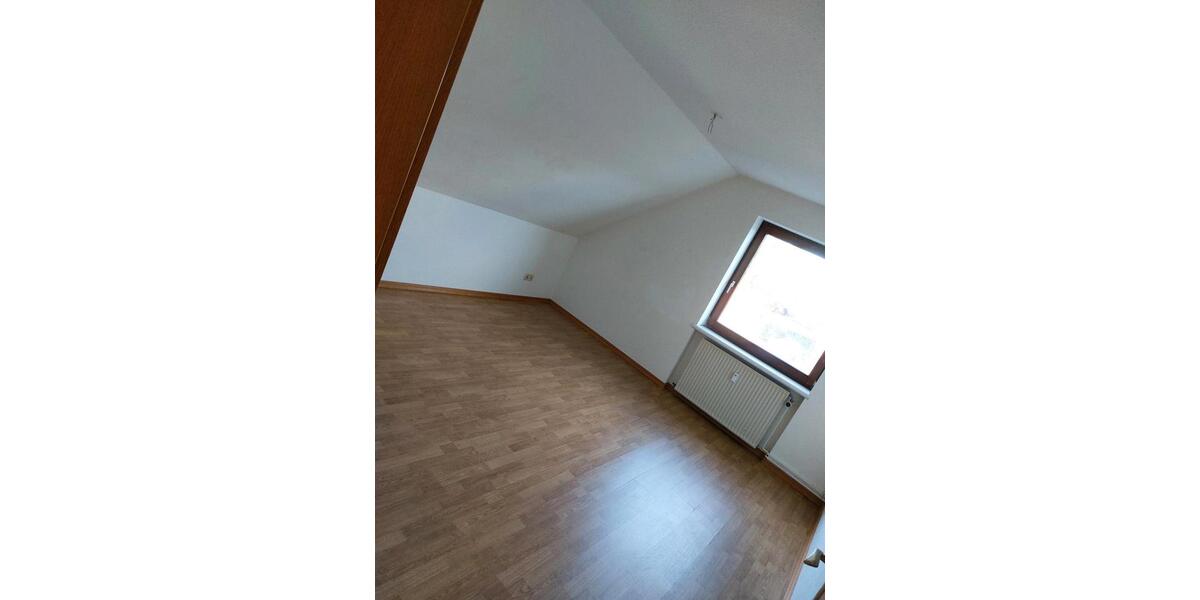 Dachgeschoßwohnung Mittelangeln - 3 Zimmer, 100 m&sup2;, 955&euro; | Angebot:25332870