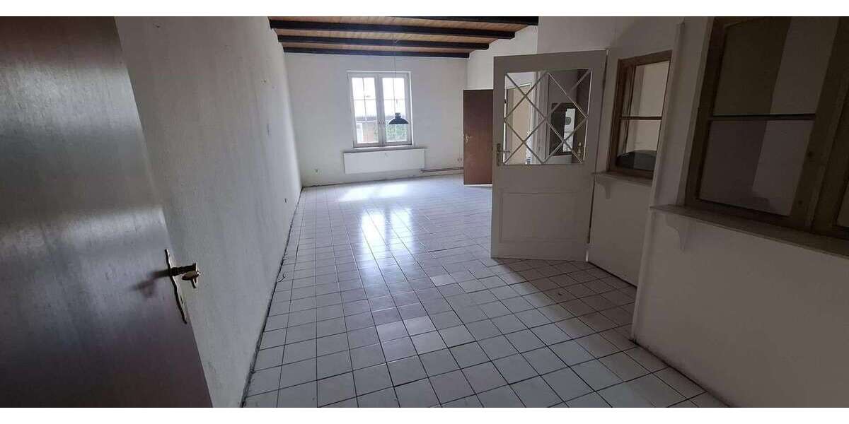 Etagenwohnung Siebenbäumen - 6 Zimmer, 180 m&sup2;, 1.399&euro; | Angebot:26788547