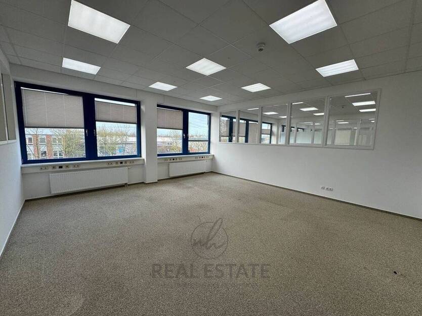 PROVISIONSFREIE 427 M² BÜROFLÄCHE IM 1. OBERGESCHOSS IN HAMBURG RAHLSTEDT