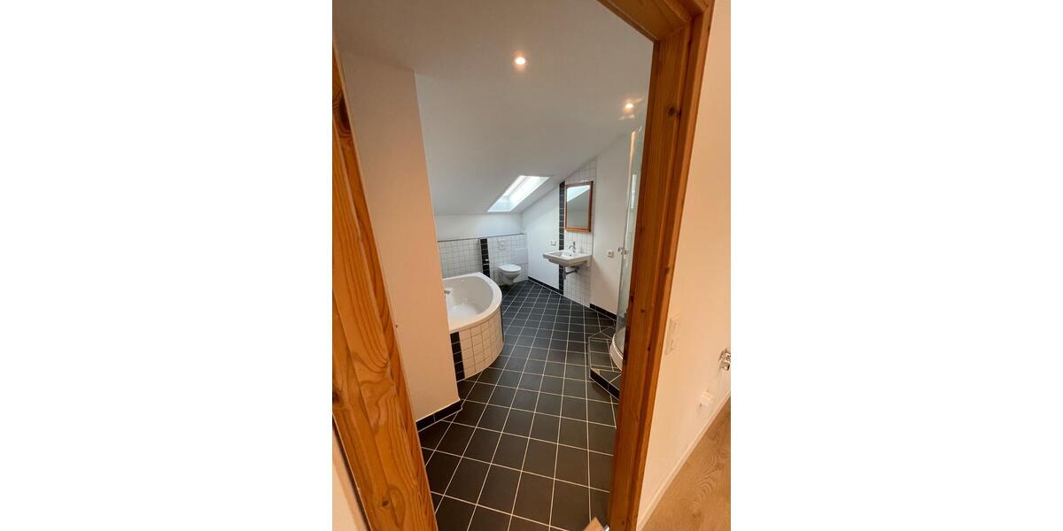 Dachgeschoßwohnung Hennigsdorf - 1.5 Zimmer, 63 m&sup2;, 790&euro; | Angebot:26123684