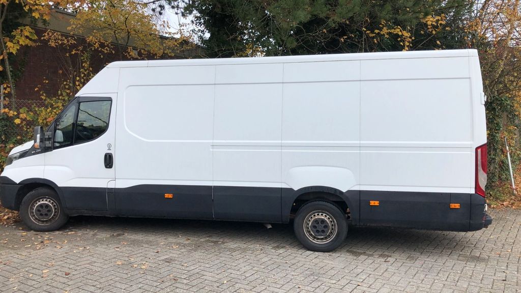IVECO Andere 187.000 km 9.500 &euro; Leer 26789