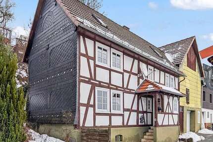 Haus Biedenkopf - 5 Zimmer, 137 m&sup2;, 110.000&euro; | Angebot:24637796