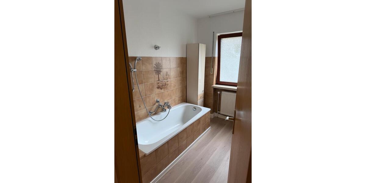 Etagenwohnung Bebra - 4 Zimmer, 102 m&sup2;, 750&euro; | Angebot:26482958