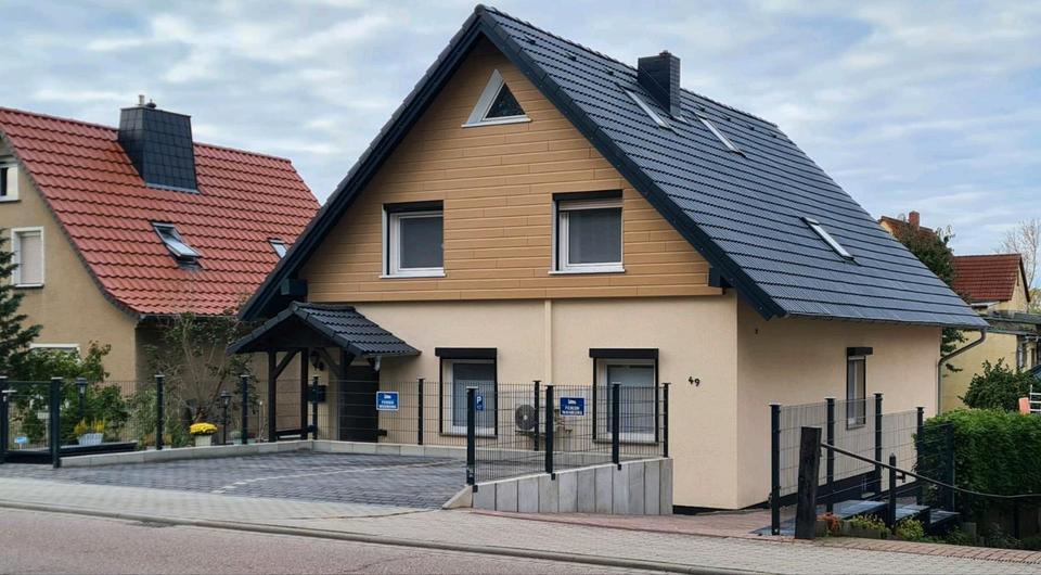 Ein Zweifamilienhaus mit FerienWohnung