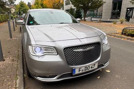 Chrysler 300C 97.400 km 16.990 &euro; Frankfurt 60487