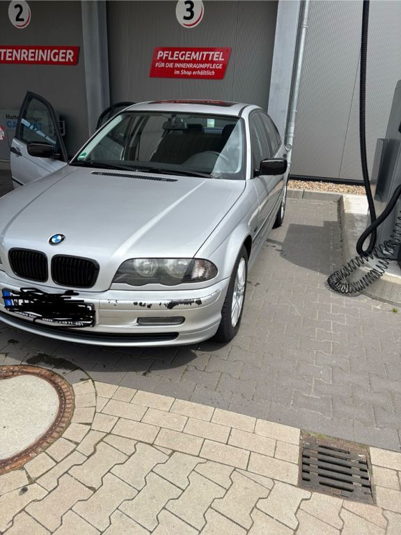 BMW 318 170.000 km 2.499 € Esens 26427