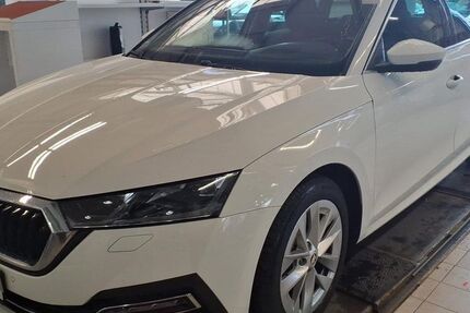 Skoda Octavia 52.000 km 23.870 &euro; Diez 65582