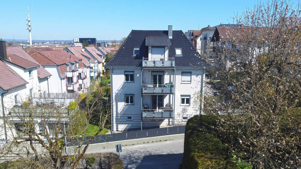 3-Zimmer-Wohnung mit Südbalkon und Stellplatz in saniertem 3-Familienhaus