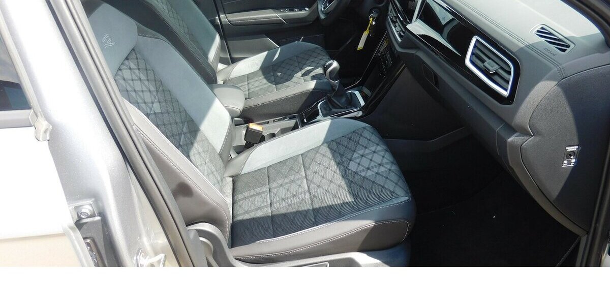 VW T-Roc 1.0 R-Line TSI BMT Navi Klima 14.200 km 21.690 &euro; Vordorf 38533