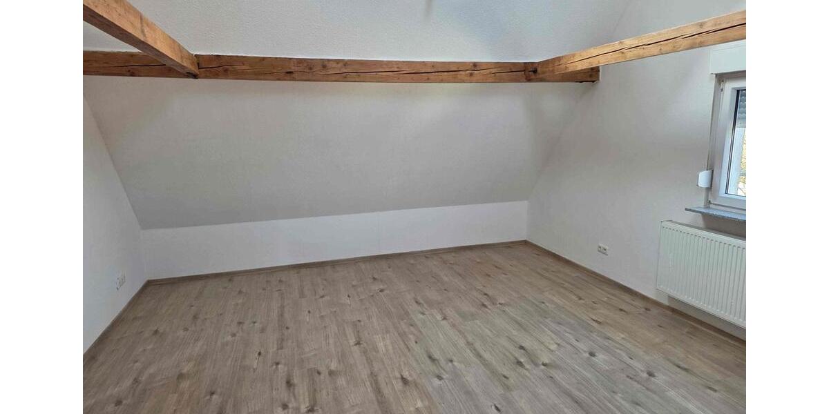 Dachgeschoßwohnung Niederwerrn - 3 Zimmer, 62 m&sup2;, 850&euro; | Angebot:25512593