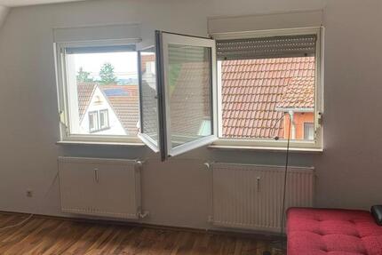 Gemütliche, teilmöblierte Dachgeschoss-Wohnung 2 zimmer