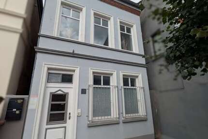 Haus Jever - 9 Zimmer, 268 m&sup2;, 379.000&euro; | Angebot:25417464