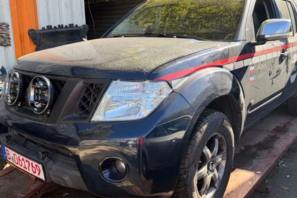 Nissan Navara 150.000 km 5.499 &euro; Berlin 13055