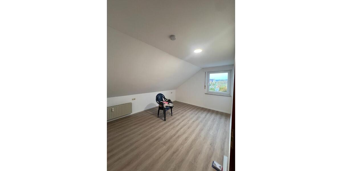 Dachgeschoßwohnung Dörentrup - 2.5 Zimmer, 68 m&sup2;, 400&euro; | Angebot:26391611