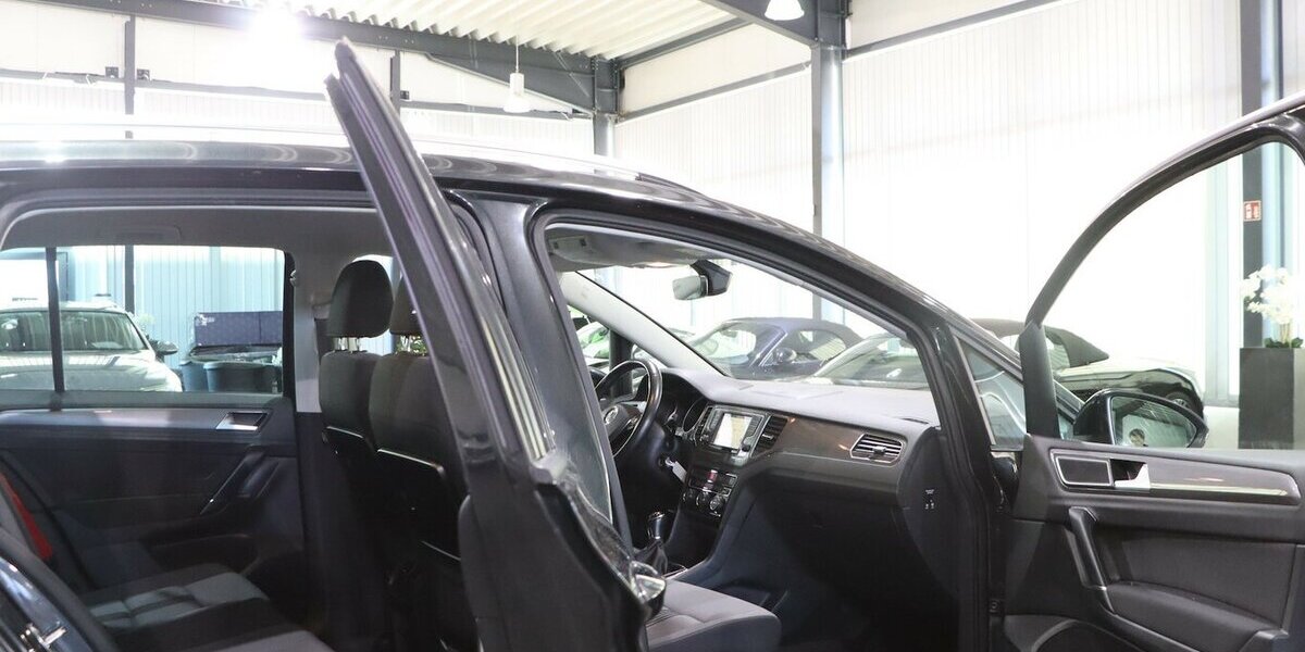 VW Golf Sportsvan 1.4 TSI ALLSTAR / XENON, NAVI-DM 119.000 km 13.444 &euro; Hamm 59077