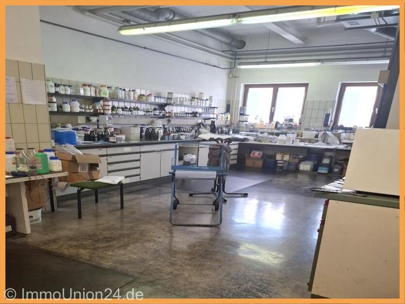 2.200,- EUR für vielseitige 368 qm Werkstatt - Halle mit Rolltor im Gewerbegebiet Rednitzhembach zimmer