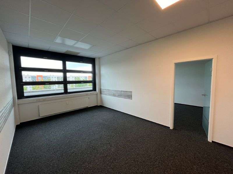 Büro in Schwerin 1.015 € 135.3 m²