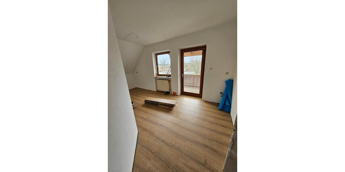Dachgeschoßwohnung Regenstauf - 3 Zimmer, 92 m&sup2;, 900&euro; | Angebot:25759669