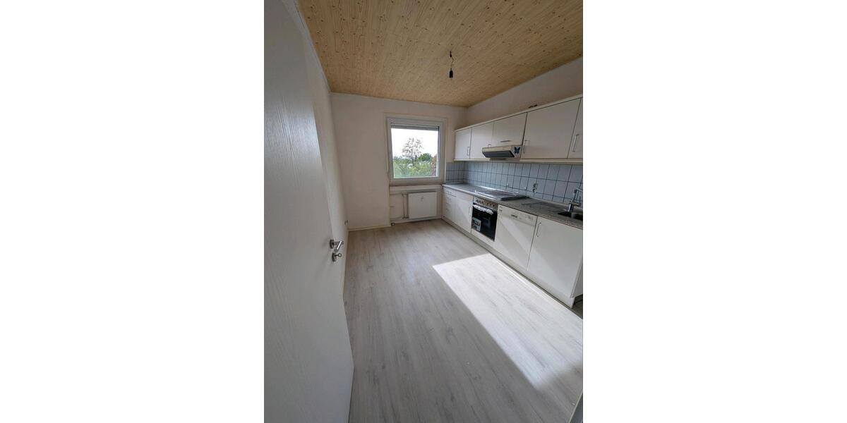 Etagenwohnung Saarbrücken Eschberg - 5 Zimmer, 132 m&sup2;, 1.370&euro; | Angebot:26398758