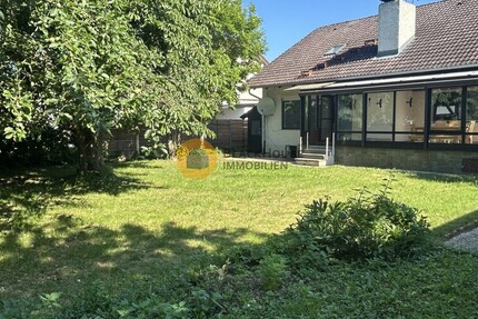 EinfamilienhausZweifamilienhaus mit 2 Einzelgaragen in schöner Ortsrandlage - Haus Hepberg | Angebot:26913983