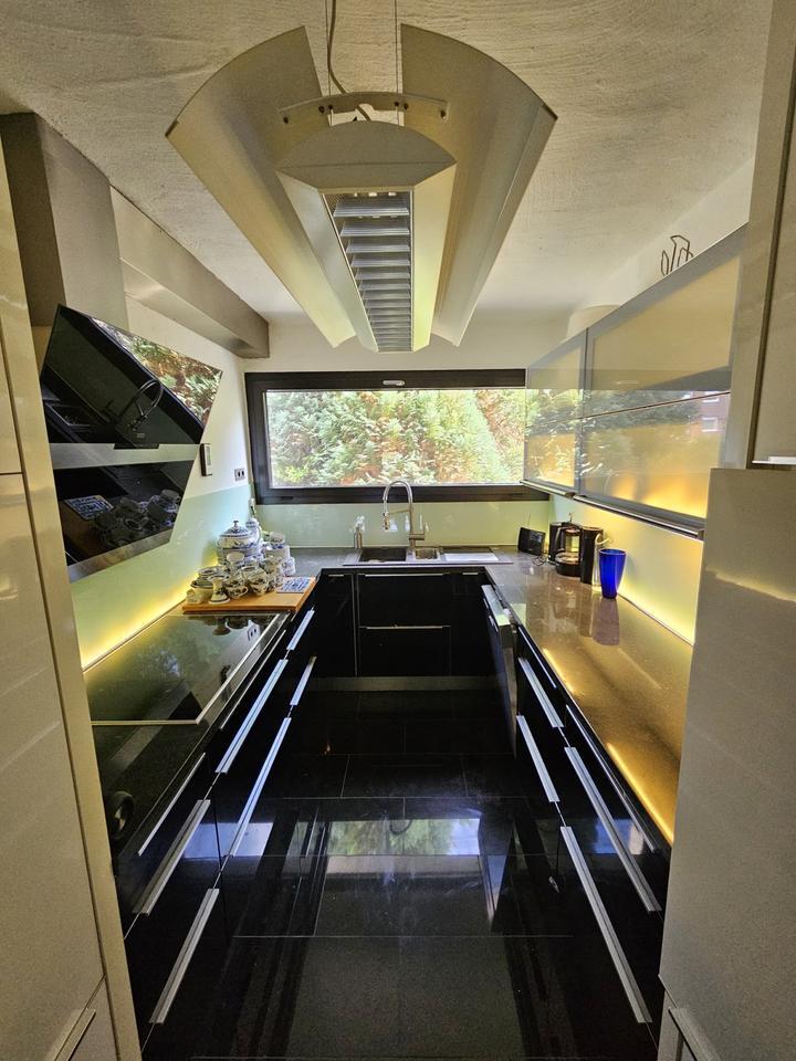 Modernes Reihenhaus mit großzügiger Rooftop-Lounge zimmer